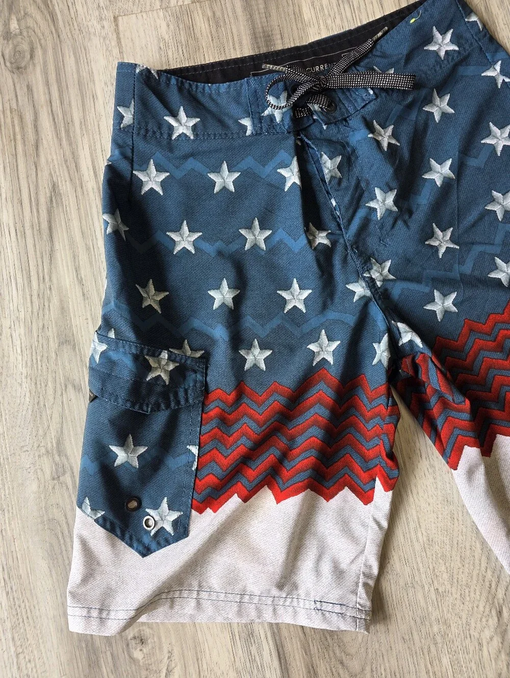Ocean Current Men’s Size 28 Patriotic Stars Stripes Board Shorts Blue Red White